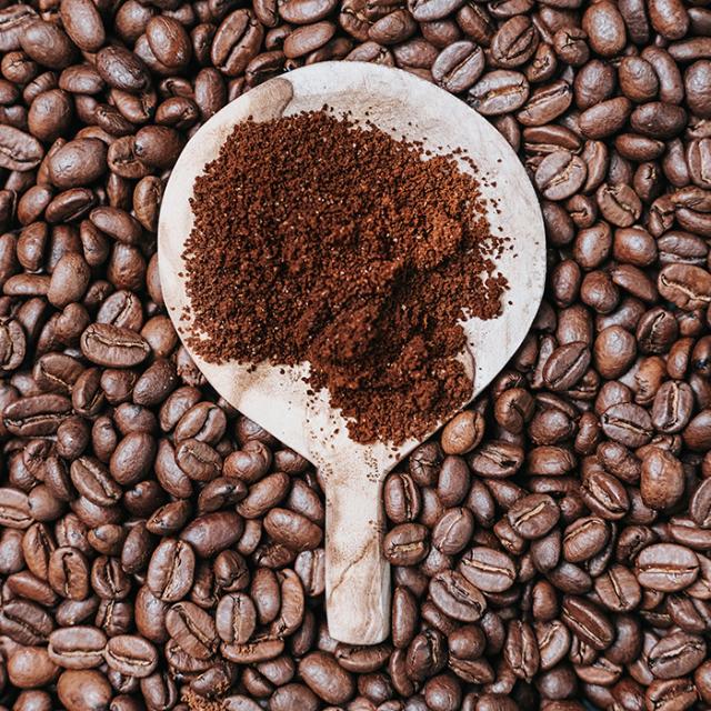 helbønner og formalet kaffe på træske fra BKI professionel 