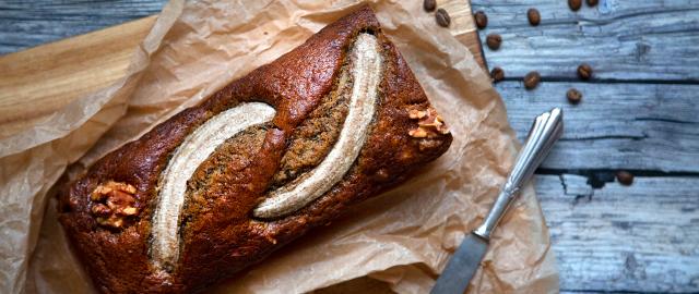 Kaffe smager godt i kager og desserter som dette bananbrød med kaffe